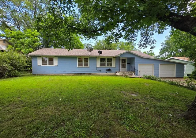 Homes for sale in El Dorado Springs, MO | 210 W Fields Blvd, El Dorado Springs, MO 64744 | MLS# 2626886