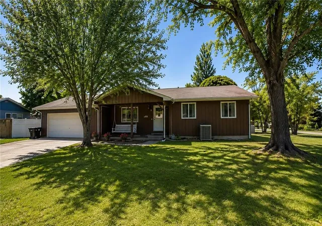 1st image of 1601 Neosho St, Humboldt, KS 66748 | MLS# 2626891