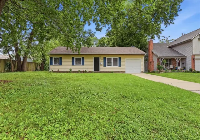 Homes for sale in Overland Park, KS | 8338 Santa Fe Ln, Overland Park, KS 66212 | MLS# 2626900