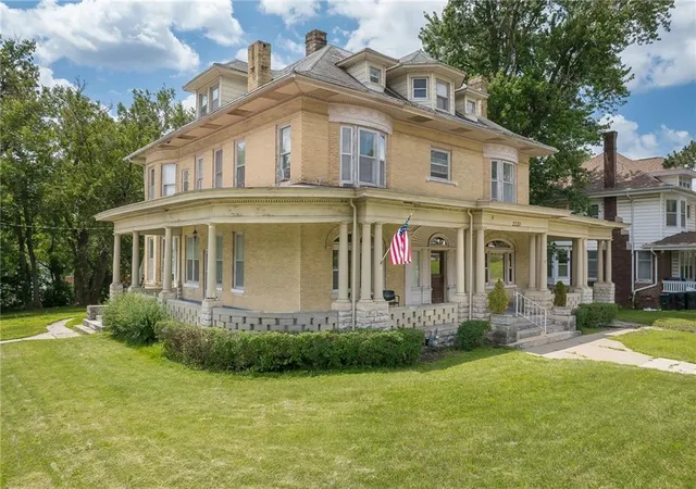 Listing Photo 3 - Condo for sale in building located at 2120 Faraon St, Saint Joseph, MO 64501