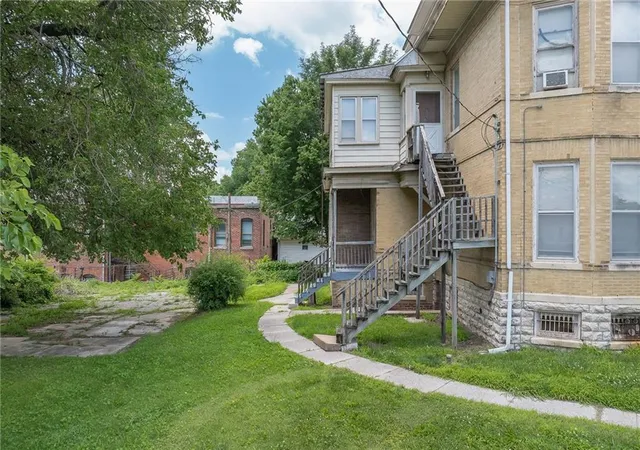 Listing Photo 4 - Condo for sale in building located at 2120 Faraon St, Saint Joseph, MO 64501