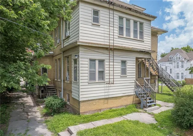 Listing Photo 5 - Condo for sale in building located at 2120 Faraon St, Saint Joseph, MO 64501