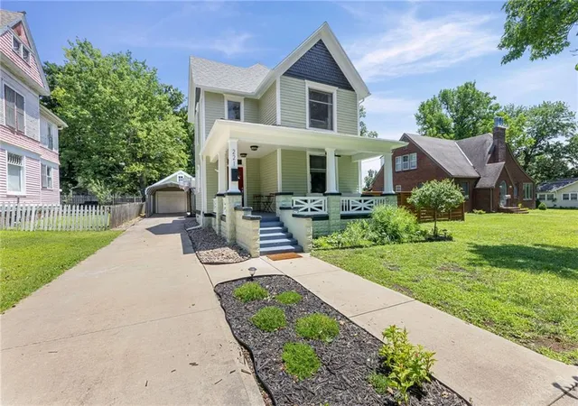 Photo 2 of Single family home for sale at 221 S Colborn St, Iola, KS 66749 | MLS# 2626905 | Listing updated on 2026-09-16