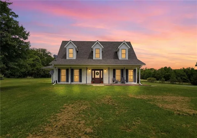 Homes for sale in Oak Grove, MO | 8700 S Corn Cemetery Rd, Oak Grove, MO 64075 | MLS# 2626914