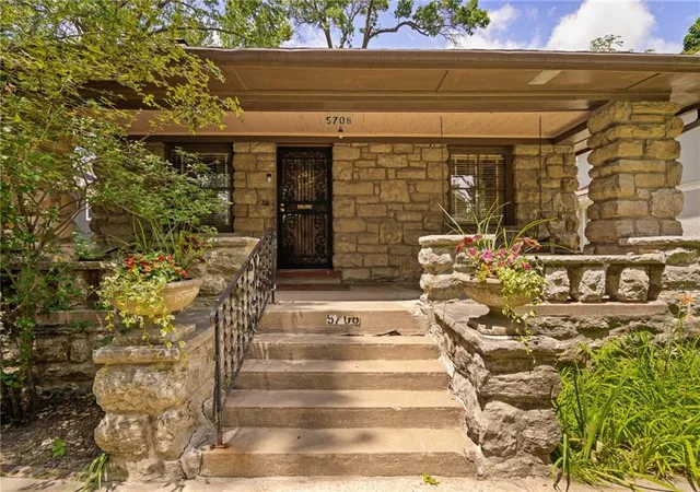 3rd image of 5708 Harrison St, Kansas City, MO 64110 | MLS# 2626915