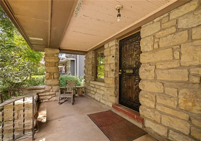 4th image of 5708 Harrison St, Kansas City, MO 64110 | MLS# 2626915