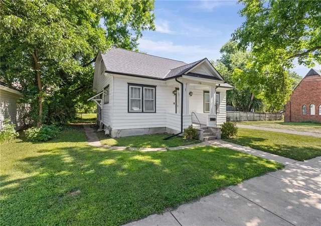 Homes for sale in Ottawa, KS | 319 W 5th St, Ottawa, KS 66067 | MLS# 2626919