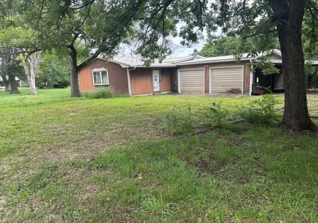 Photo 2 of Single family home for sale at 165 Lakeview Dr, Toronto, KS 66777 | MLS# 2626924 | Listing updated on 2026-06-20