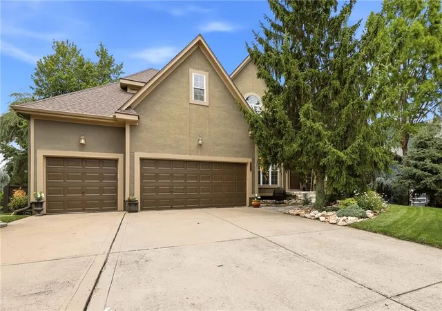 Homes for sale in Shawnee, KS | 23536 W 73rd Ter, Shawnee, KS 66227 | MLS# 2626927