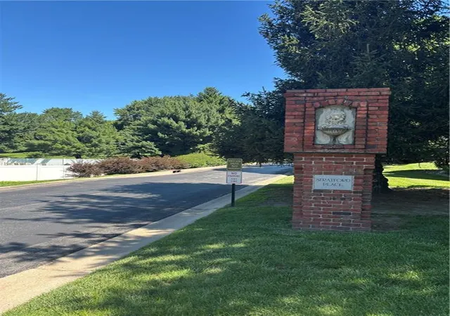2nd image of 13 Stratford Pl Pt, St Joseph, MO 64506 | MLS# 2626930