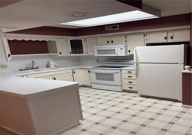 5th image of 13 Stratford Pl Pt, St Joseph, MO 64506 | MLS# 2626930