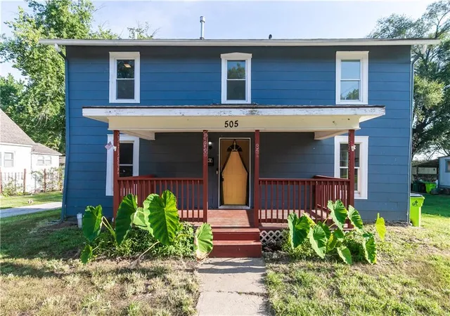 1st image of 505 E Wall St, Harrisonville, MO 64701 | MLS# 2626932