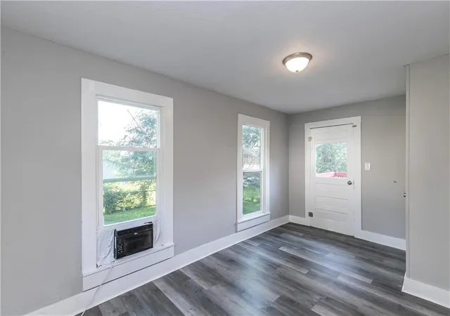 Photo 3 of Single family home for sale at 505 E Wall St, Harrisonville, MO 64701 | MLS# 2626932 | Listing updated on 2026-09-04