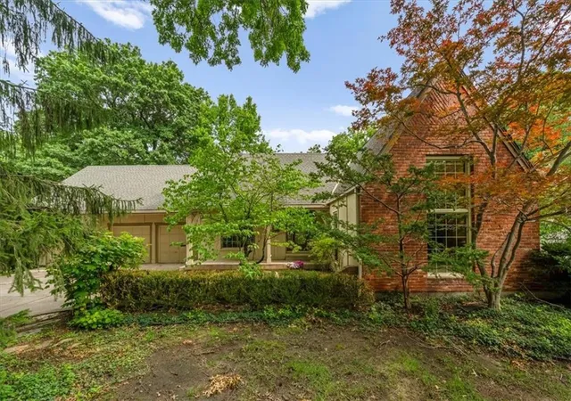 Photo 1 of Sale Pending at 2326 W 95 Street, Leawood, KS 66206 | MLS# 2626934 | Listing updated on 2026-10-01