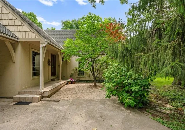 3rd image of 2326 W 95 St, Leawood, KS 66206 | MLS# 2626934