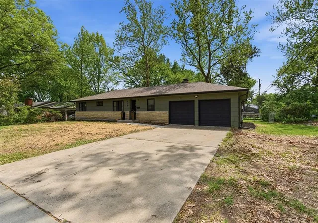2nd image of 927 W 20th Ter, Lawrence, KS 66046 | MLS# 2626939