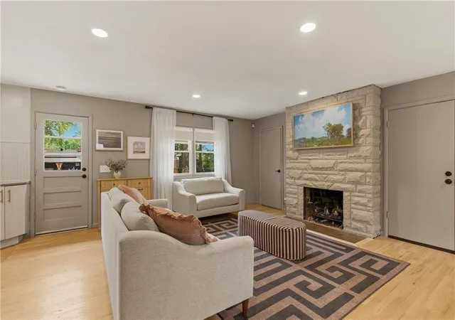 5th image of 927 W 20Th Ter, Lawrence, KS 66046 | MLS# 2626939
