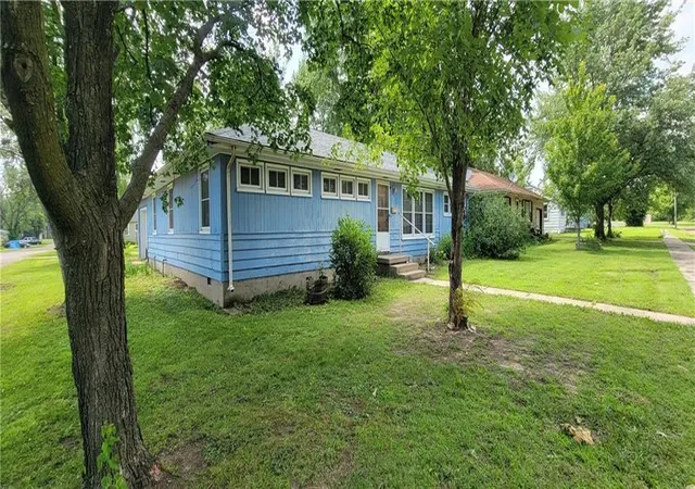 Homes for sale in Iola, KS | 604 N Vermont St, Iola, KS 66749 | MLS# 2626942