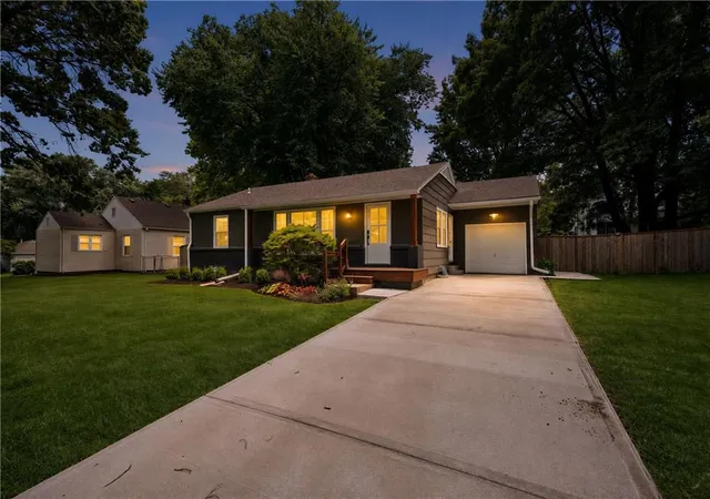 Photo 2 of Sale Pending at 4607 W 59th Street, Fairway, KS 66205 | MLS# 2626943 | Listing updated on 2026-08-14