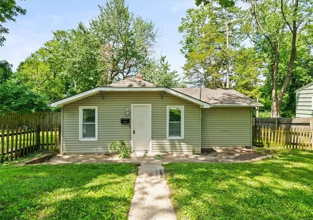 1st image of 1524 S Home Ave, Independence, MO 64052 | MLS# 2626954