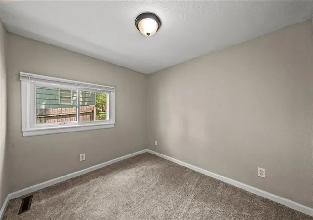 4th image of 1524 S Home Ave, Independence, MO 64052 | MLS# 2626954