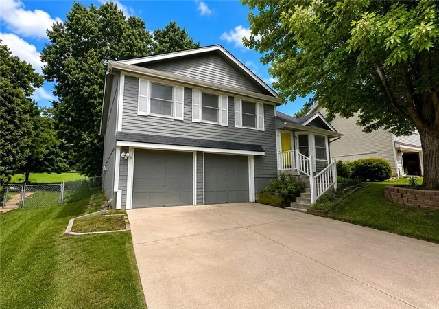 Homes for sale in Kansas City, MO | 6215 N Mercier St, Kansas City, MO 64118 | MLS# 2626956