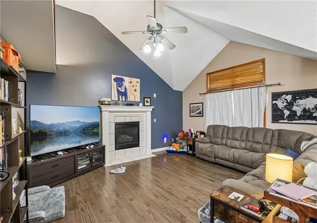 5th image of 203 Broadmoor Dr, Raymore, MO 64083 | MLS# 2626975