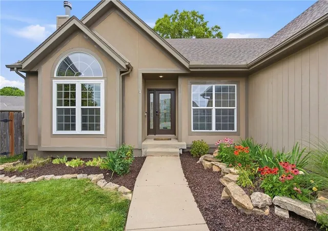 3rd image of 18366 W 157 Ter, Olathe, KS 66062 | MLS# 2626980