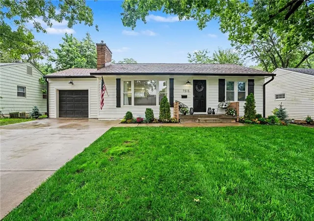 Homes for sale in Prairie Village, KS | 7515 Juniper Dr, Prairie Village, KS 66208 | MLS# 2626987