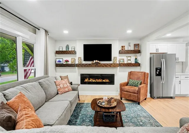 2nd image of 7515 Juniper Dr, Prairie Village, KS 66208 | MLS# 2626987