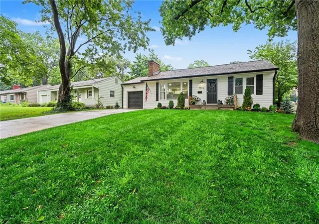 Homes for sale in Prairie Village, KS | 7515 Juniper Dr, Prairie Village, KS 66208 | MLS# 2626987