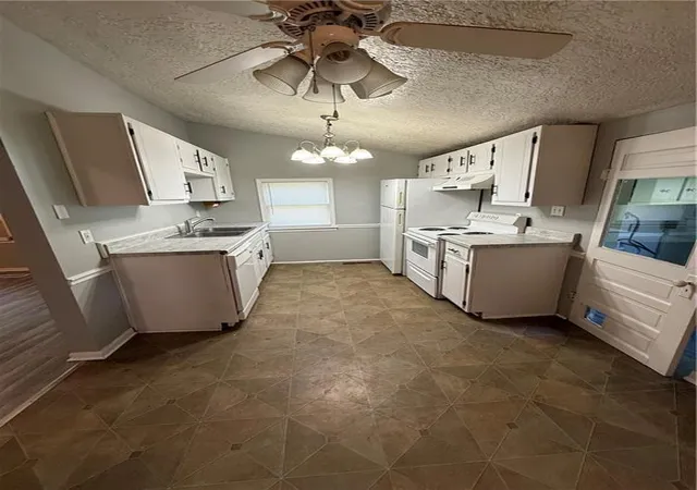 4th image of 1614 S Mccoy St, Independence, MO 64055 | MLS# 2626996