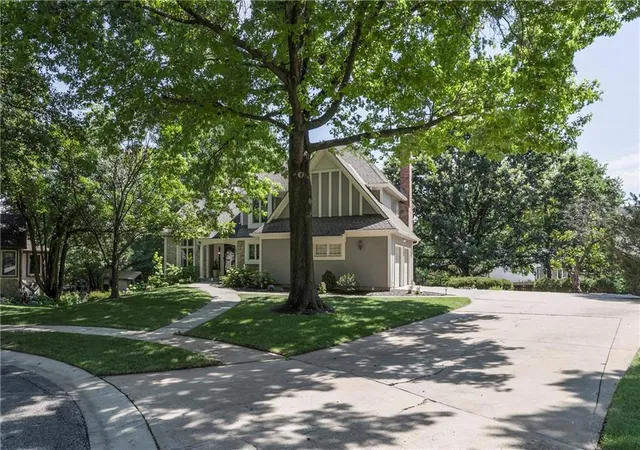2nd image of 12701 Fontana St, Leawood, KS 66209 | MLS# 2627005