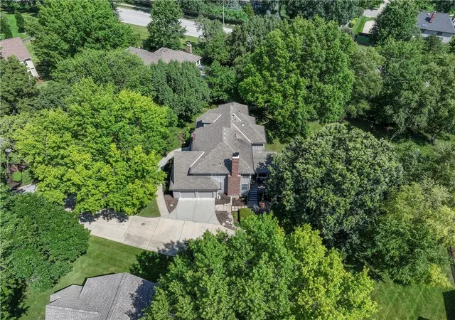 43rd image of 12701 Fontana St, Leawood, KS 66209 | MLS# 2627005