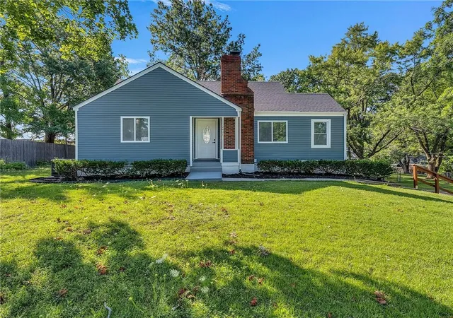 Photo 1 of Single family home for sale at 2421 Ne Vivion Rd, Kansas City, MO 64118 | MLS# 2627007 | Listing updated on 2026-09-03