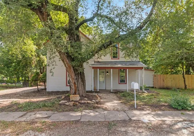 Photo 1 of Single family home for sale at 1001 S Main St, Holden, MO 64040 | MLS# 2627019 | Listing updated on 2026-09-25