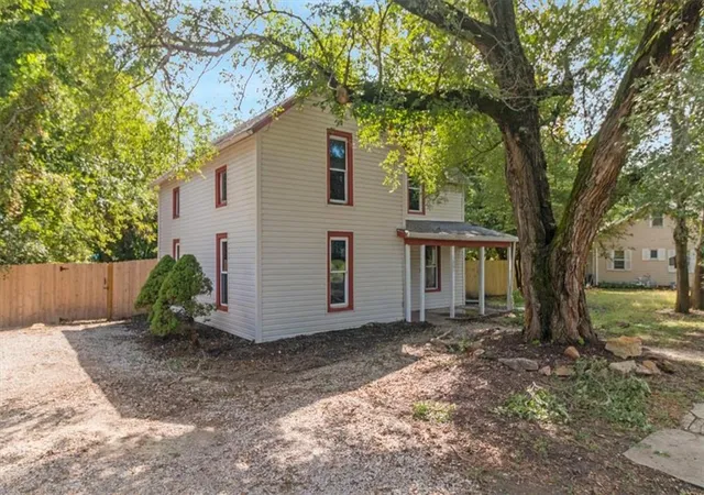 Photo 2 of Single family home for sale at 1001 S Main St, Holden, MO 64040 | MLS# 2627019 | Listing updated on 2026-09-25
