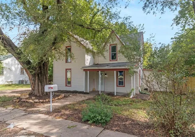 Photo 3 of Single family home for sale at 1001 S Main St, Holden, MO 64040 | MLS# 2627019 | Listing updated on 2026-09-25