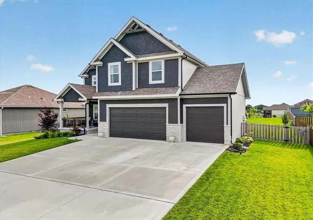 Homes for sale in Blue Springs, MO | 4705 Sw 3rd St, Blue Springs, MO 64014 | MLS# 2627021