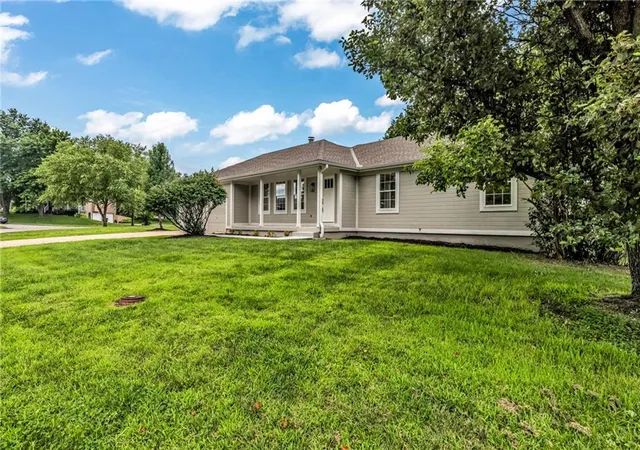 Homes for sale in Pleasant Hill, MO | 701 Horseshoe Dr, Pleasant Hill, MO 64080 | MLS# 2627039
