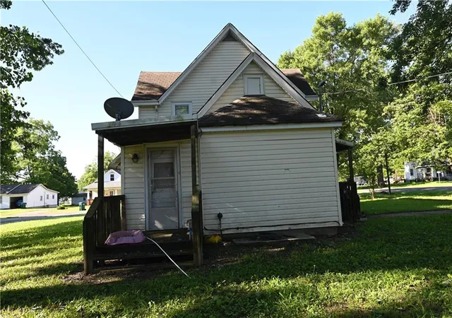 3rd image of 201 E 2Nd St, Appleton City, MO 64724 | MLS# 2627049