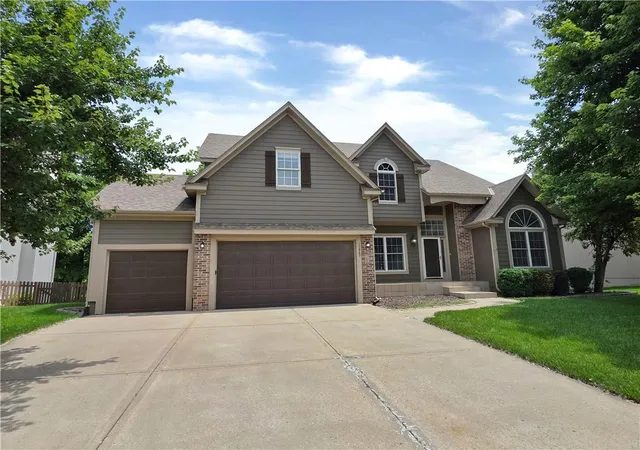 2nd image of 15647 S Widmer St, Olathe, KS 66062 | MLS# 2627051