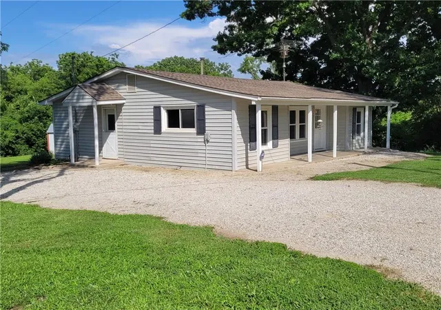 Homes for sale in Paola, KS | 27867 Lookout Rd, Paola, KS 66071 | MLS# 2627063