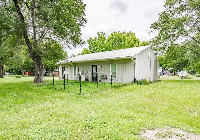 Homes for sale in Holden, MO | 711 S Clay St, Holden, MO 64040 | MLS# 2627066