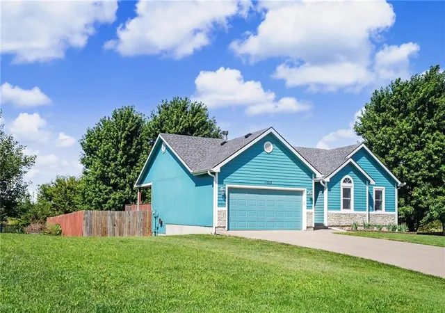 Homes for sale in Baldwin City, KS | 1003 Lisa Ct, Baldwin City, KS 66006 | MLS# 2627080