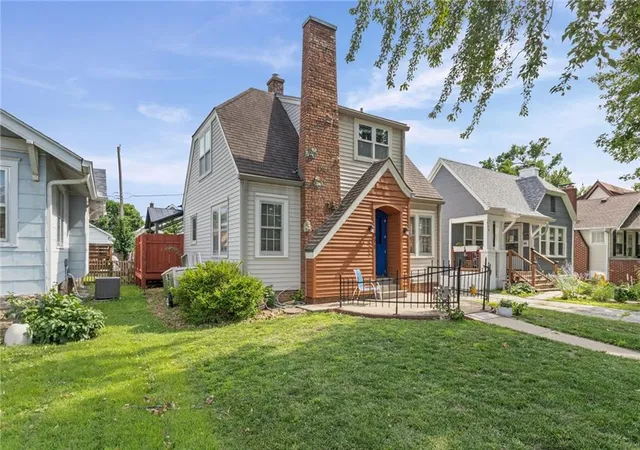 Homes for sale in North Kansas City, MO | 811 E 23rd Ave, North Kansas City, MO 64116 | MLS# 2627081