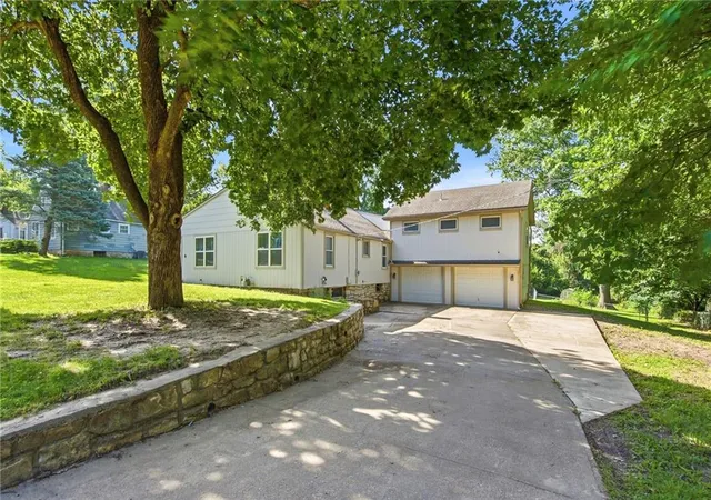 Homes for sale in Kansas City, KS | 5619 Farrow Ave, Kansas City, KS 66104 | MLS# 2627086
