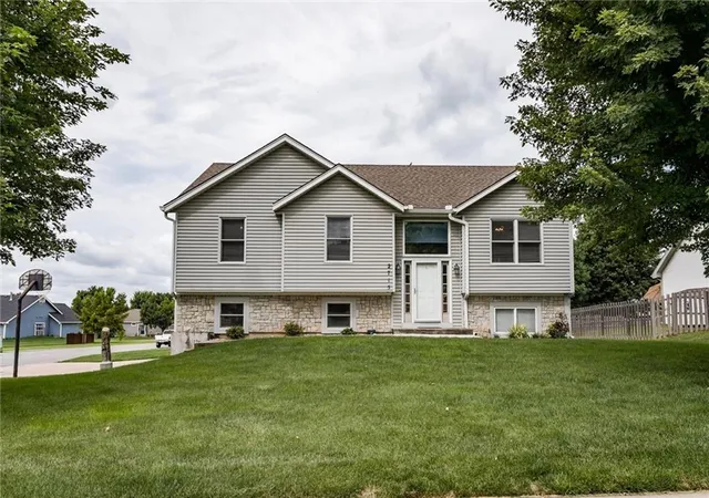 Photo 1 of Sale Pending at 2715 Stratton Dr, Eudora, KS 66025 | MLS# 2627091 | Listing updated on 2026-09-03
