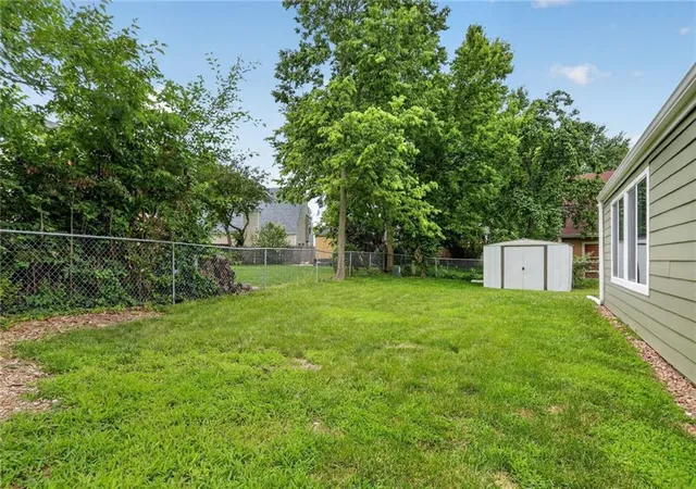 Homes for sale in Lawrence, KS | 228 Deerfield Ln, Lawrence, KS 66049 | MLS# 2627099