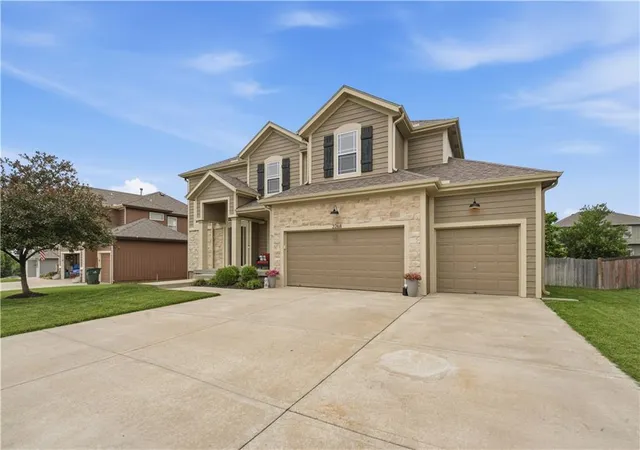 2nd image of 2266 W Concord Dr, Olathe, KS 66061 | MLS# 2627103